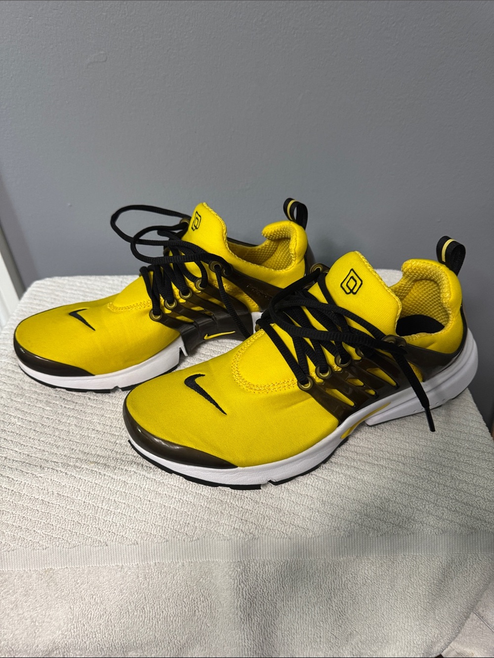 Nike Air Presto Tour Men’s Size 9, Yellow Black White Running Shoes, rare color